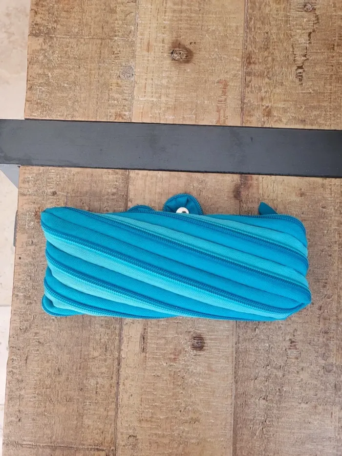 Trousse scolaire - photo numéro 2