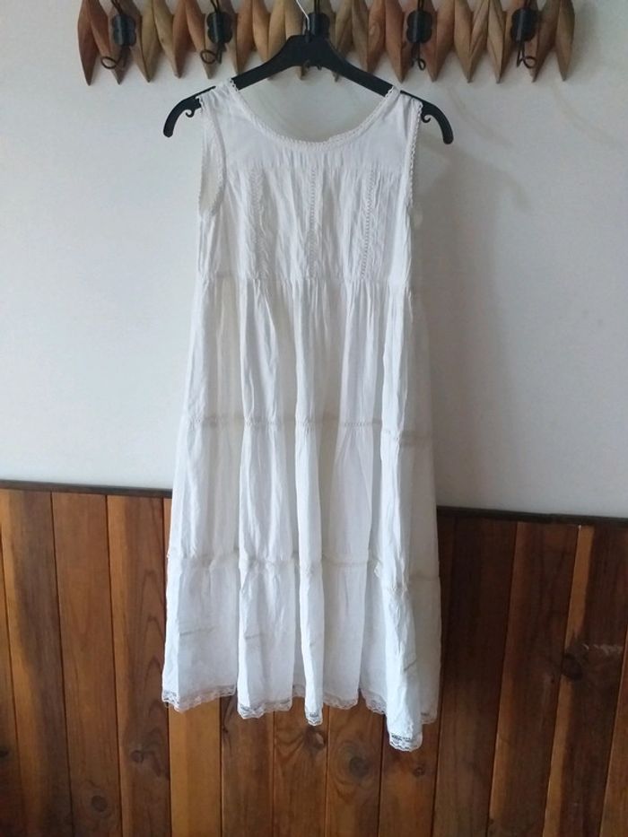 Jolie robe blanche longue doublé