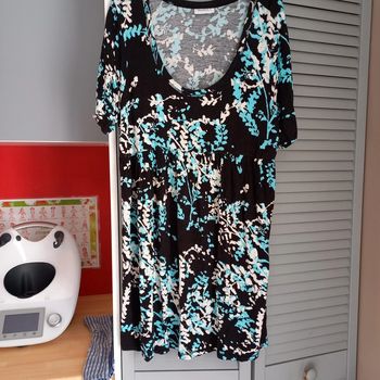 Robe noir bleu et blanche