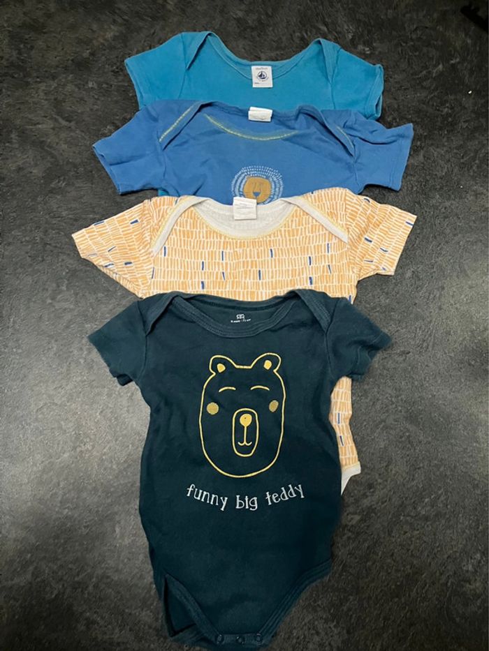 Lot de 4 bodies manches courtes 9 et 12mois