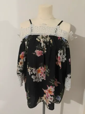 Blouse épaules dénudées fleurie – Taille M