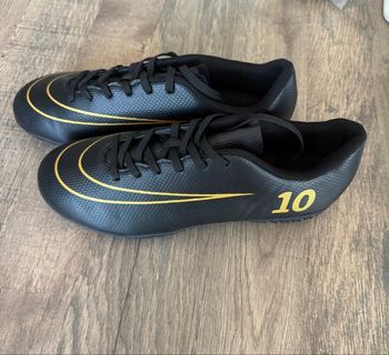 Chaussures de foot 44