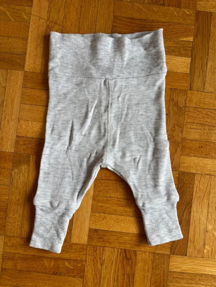 Legging gris 1 mois parfait état