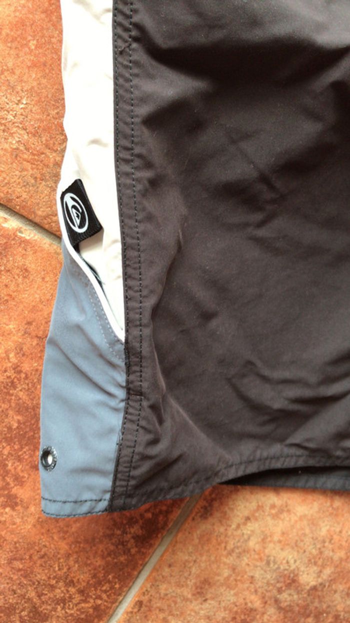 Quiksilver short taille S - photo numéro 2