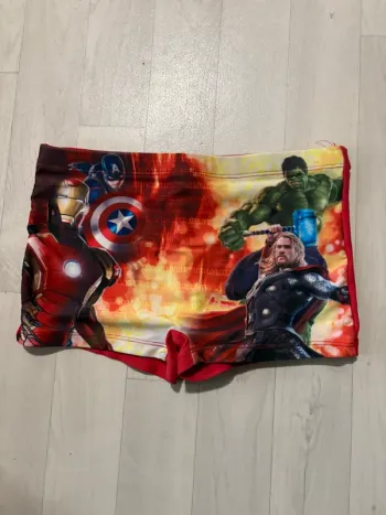 Maillot de bain avengers 10 ans très bon état