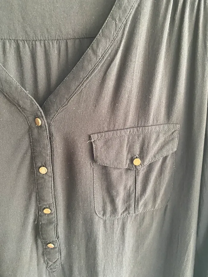 Blouse camaïeu noir boutons doré - photo numéro 2