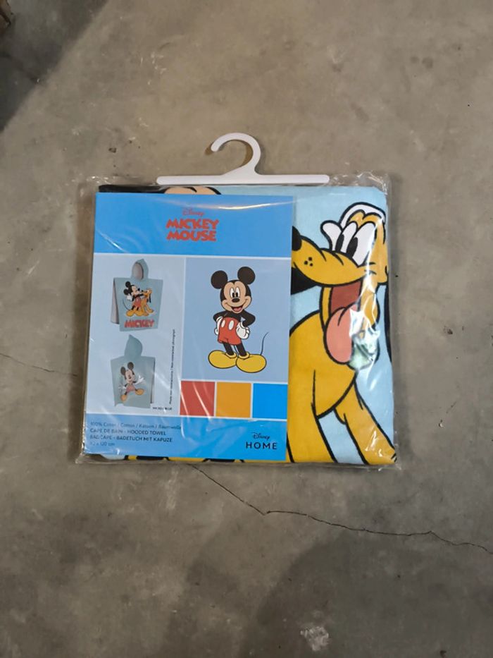 Cape de bain 60*120cm mickey et pluto neuf