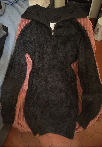 Robe pull noire collusion