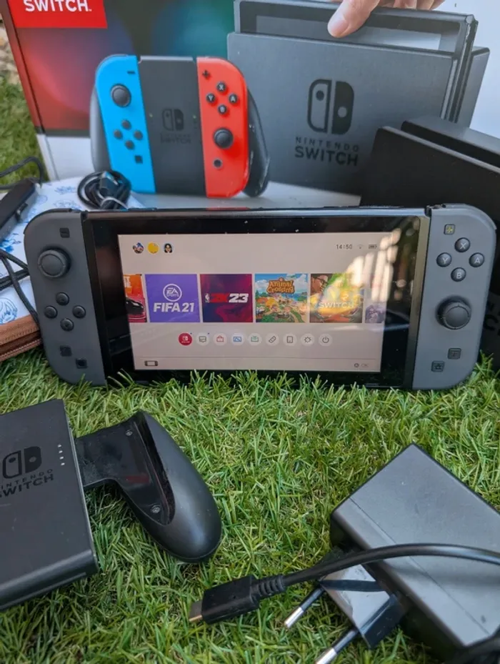 Console Nintendo Switch manettes carte SD pochette ect.. - photo numéro 9