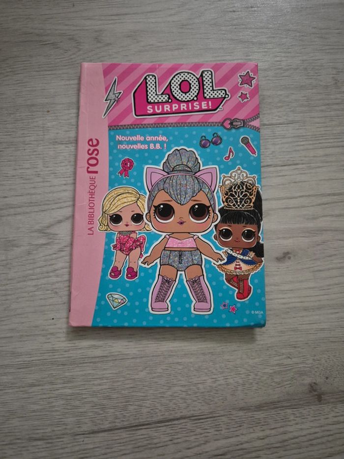 Livre de la bibliothèque rose, LOL surprise; nouvelle année, nouvelle b.b.!