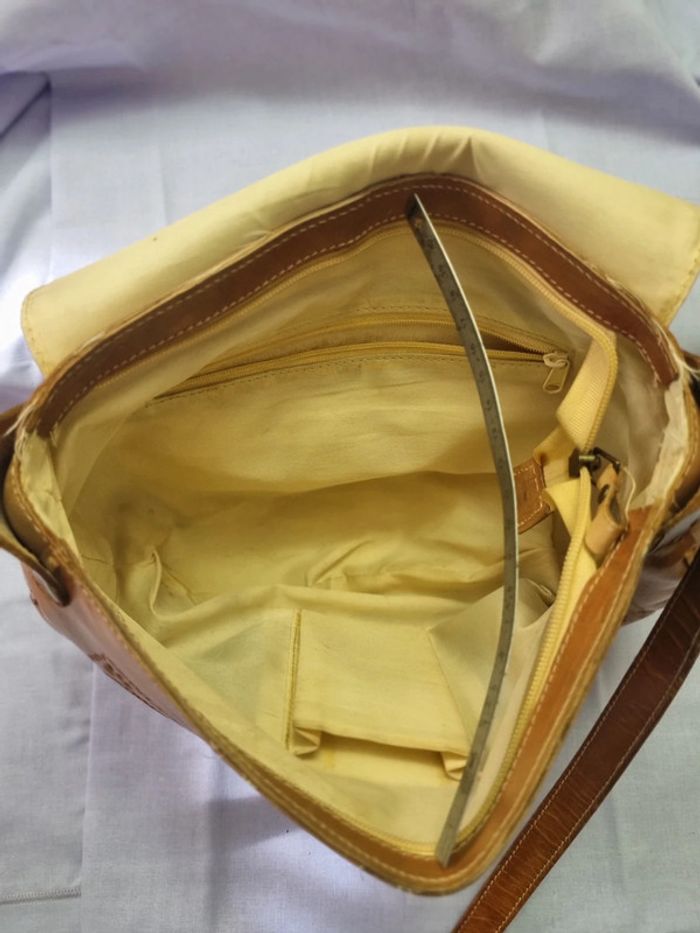 Sac à main genre besace en cuir - photo numéro 4