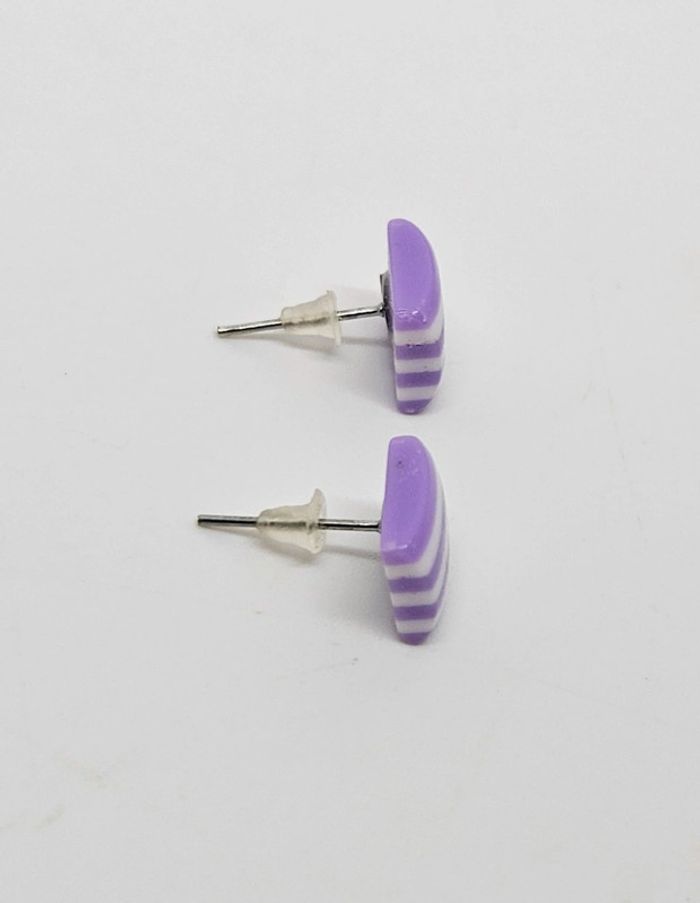 Paire de boucles d'oreilles.
Neuve.
Carré Violet - photo numéro 2