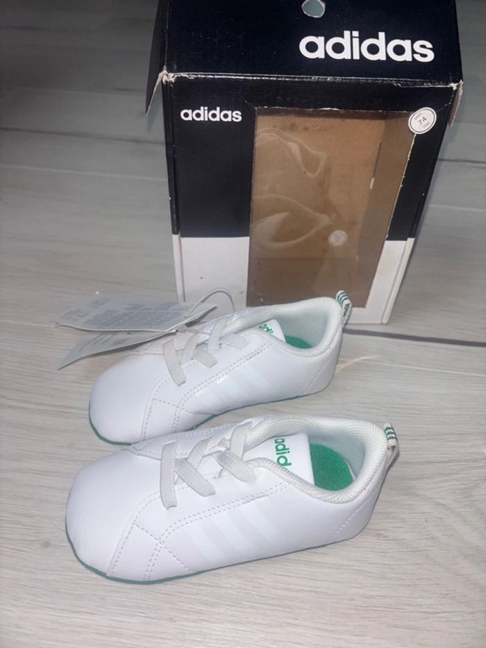 Baskets 19 adidas stan smith vs advanyage crib - photo numéro 2