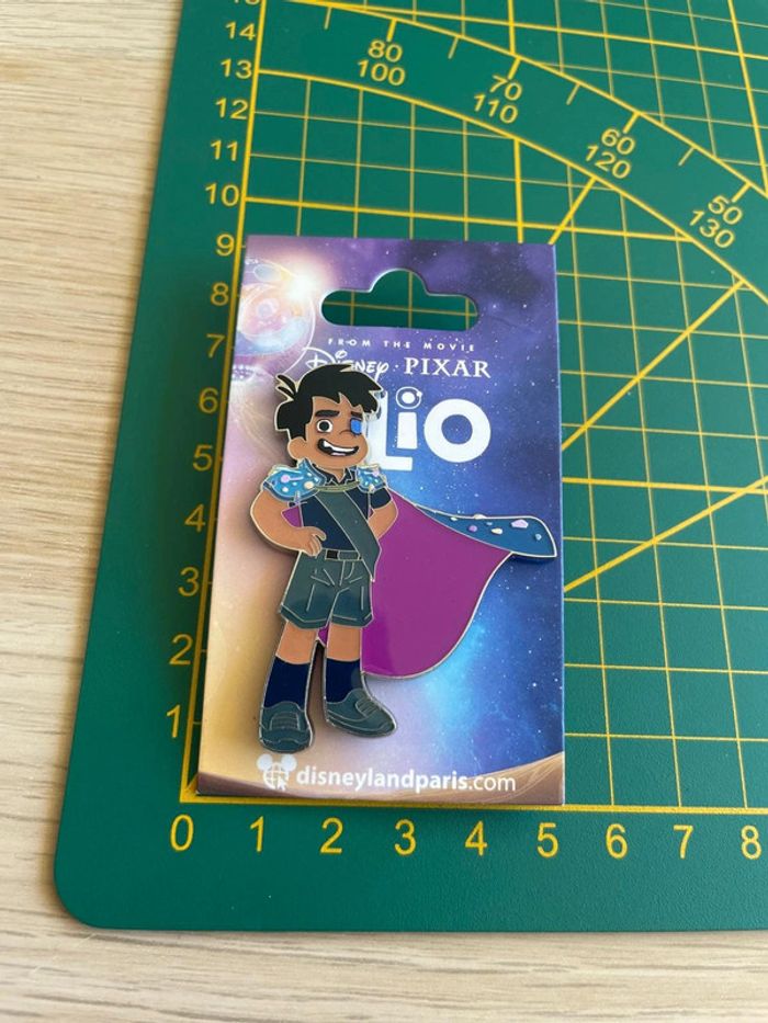 Pin's Disney Pixar Elio - From the Movie - Disneyland Paris - photo numéro 3