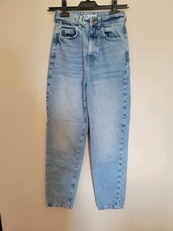 Jean bleu Mom Fit Zara