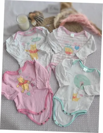 Lot bodys disney 6 mois