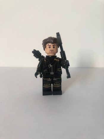 Figurine type lego Hawkeye. Marvel