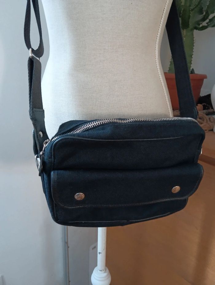 Sac bandoulière en tissus détails cuir  
De la gamme perfecto by Schott - photo numéro 11