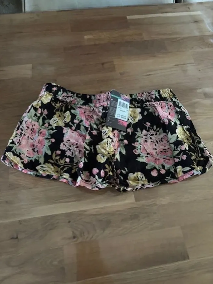 short femme billabong imprimé fleurs - photo numéro 2