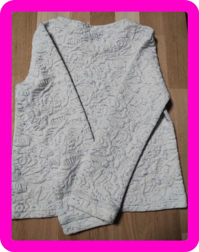 Pull taille 7/8 ans en très bon état marque 3 pommes - photo numéro 2