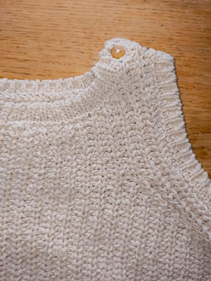Pull maille sans manches court beige fille c&a 12 mois 18 mois excellent état - photo numéro 2