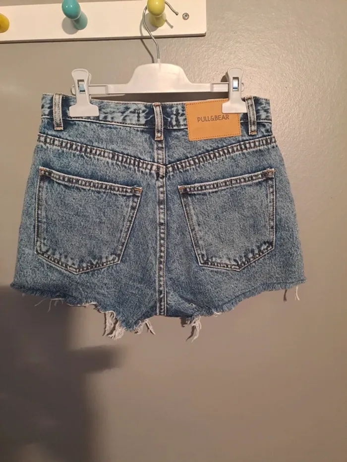 Short en jean troué bleu - Marque Pull&bear - Taille 34 - Parfait état. - photo numéro 11