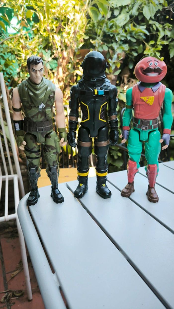 Lot de 3 figurines Fortnite en très bon état 30cm