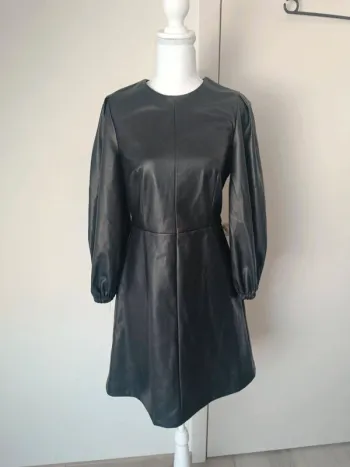 🖤 Robe courte effet cuir Primark – Taille 38