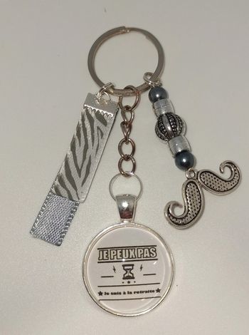 Cadeau retraite, porte clé message " j'peux pas je suis à la retraite"