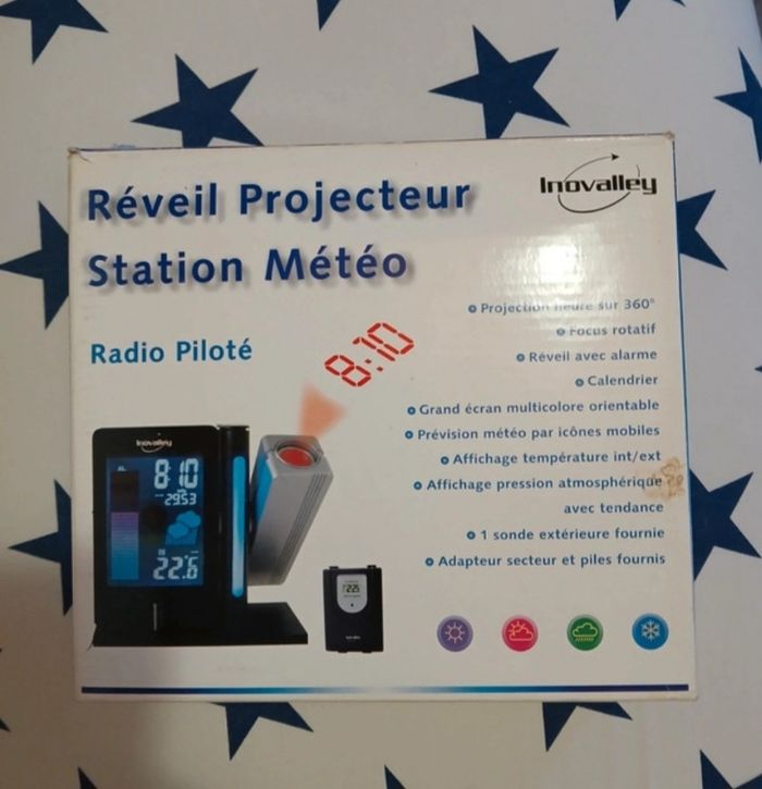 Réveil projecteur station météo radio pilote