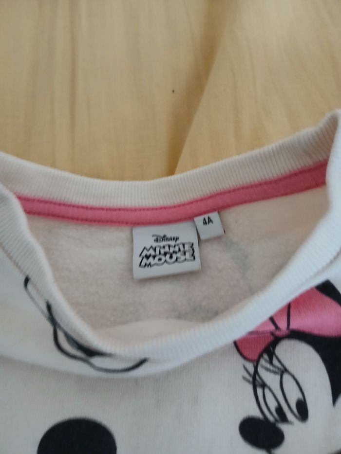 Lot de pulls Disney pour fille taille 4ans et taille 5ans pour fille - photo numéro 3