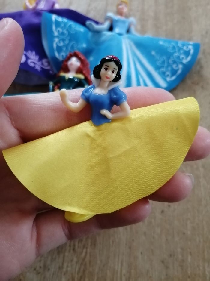 Lot de 4 figurines princesses Disney - photo numéro 3