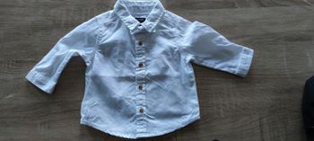 Chemise blanche et noeud papillon