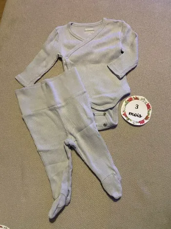 Ensemble body et pantalon Kiabi 3 mois