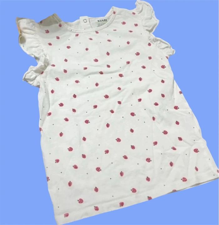 Beau débardeur avec petites fraises  36 mois