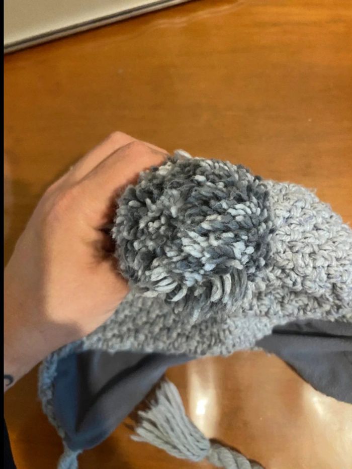 Jolie bonnet gris avec ponpon - photo numéro 3