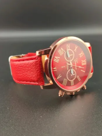 Montre rouge vif, style classique vintage