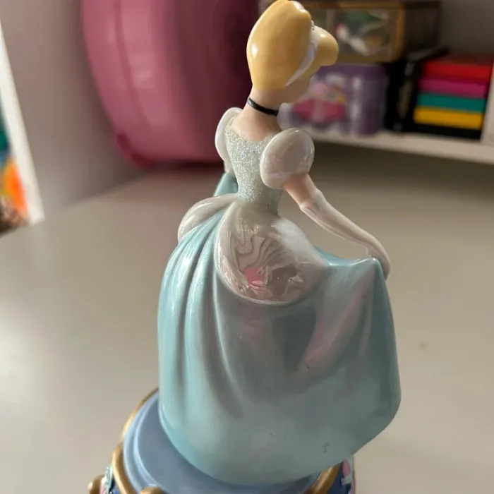 Boite à musique figurine disney cendrillon porcelaine - photo numéro 7
