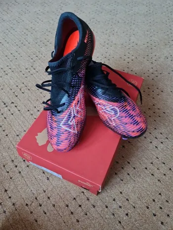 Crampons de football Puma future 8 match neuf T40,5