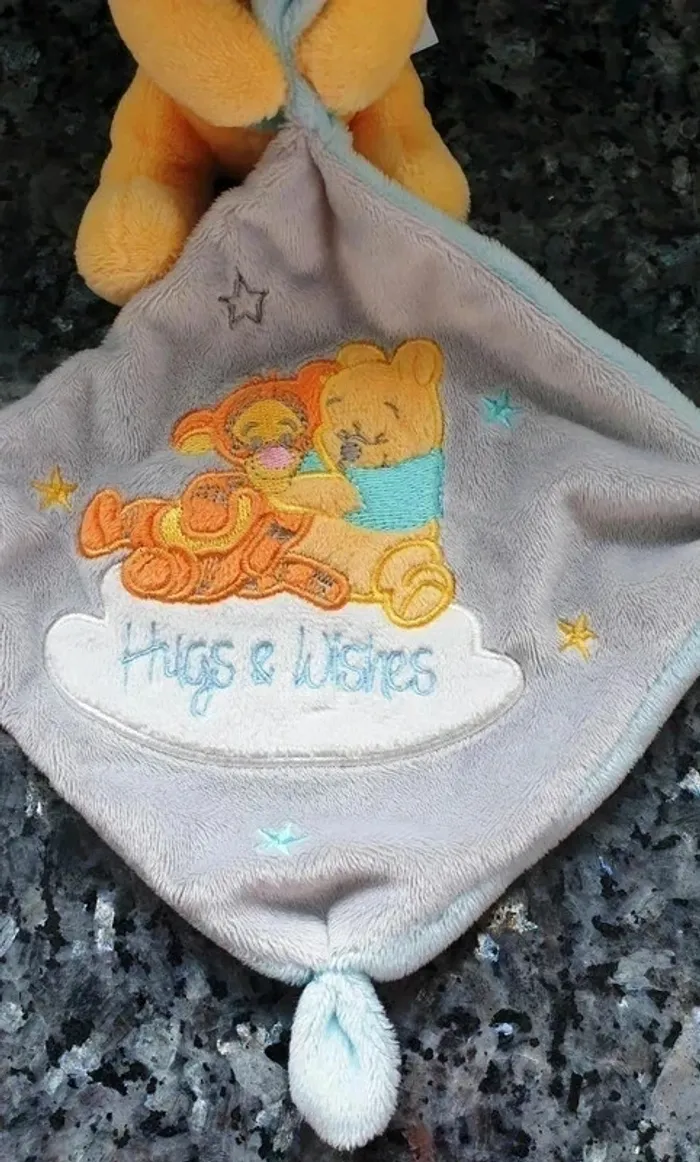 Doudou Winnie avec mouchoir - Disney - photo numéro 2