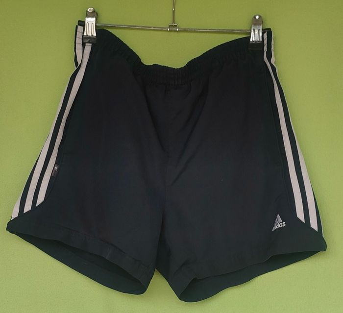 Short Adidas taille 14 ans