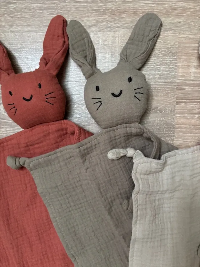 Doudou lapin gaze de coton neuf - photo numéro 4