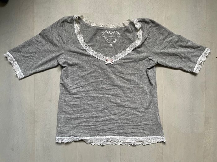 T-shirt Y2K dentelle gris H&M