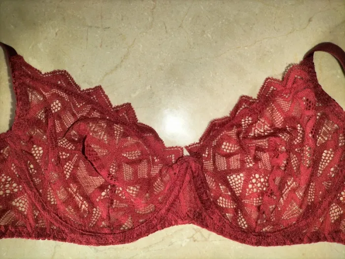 Ensemble lingerie en dentelle rouge vif / pourpre - balconnet et string - photo numéro 4