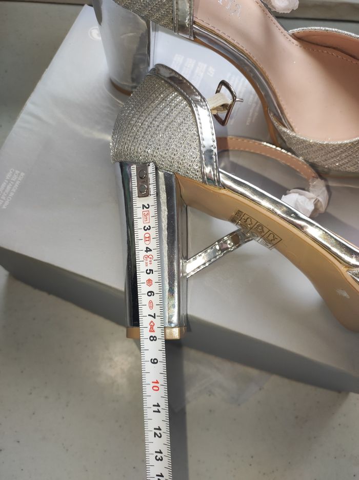 Chaussure à talon pointure 37 Neuf - photo numéro 6