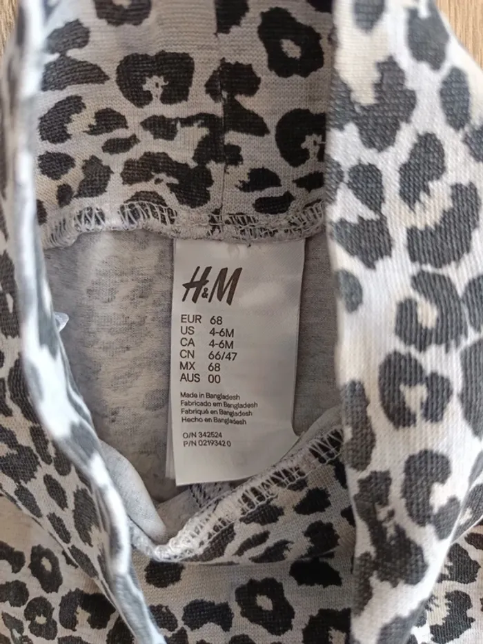 Ensemble haut t-shirt manches longues blanc Kiabi et legging imprimé léopard H&M bébé fille 6 mois - photo numéro 7