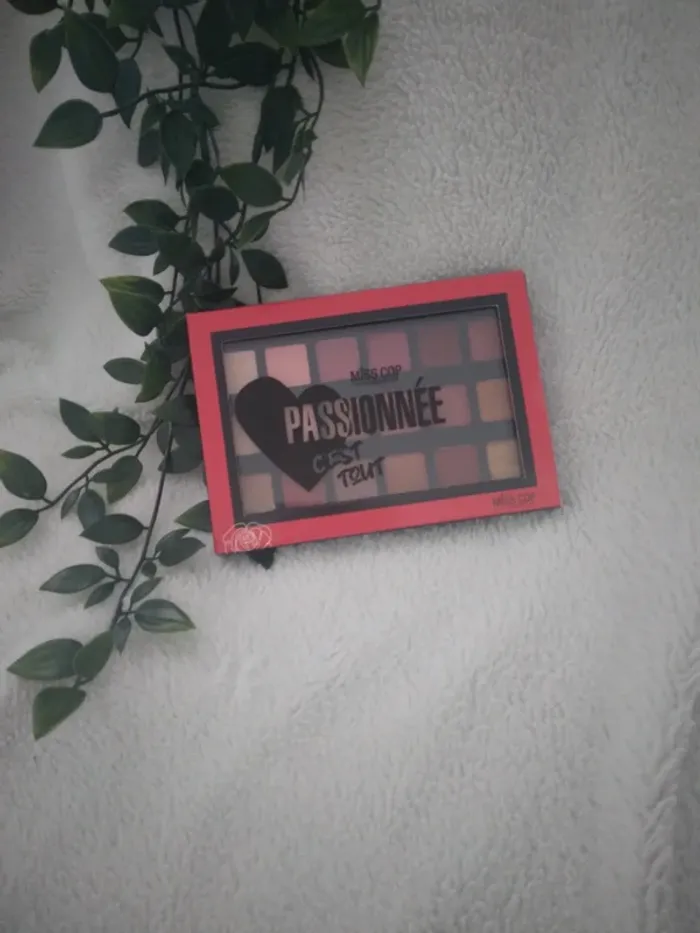 🌸Palette maquillage neuve couleur rose/rouge/dorée🌸