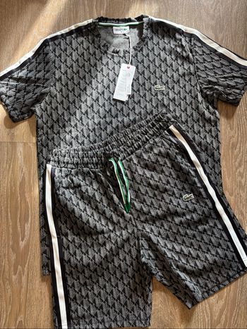 Ensemble Lacoste, monogrammes