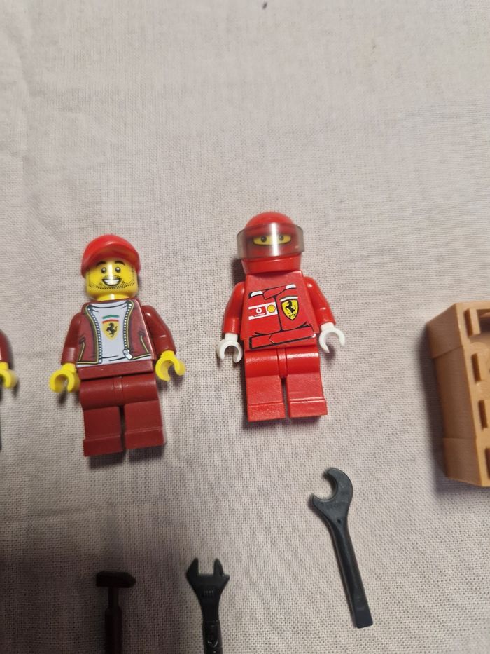 Lot figurines lego Ferrari - photo numéro 5