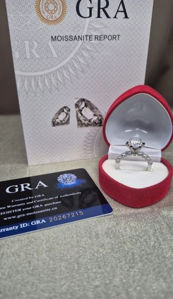 Bague neuve en argent 925+plaquage or blanc sertie d'une moissanite de haute

brillance 2 carat